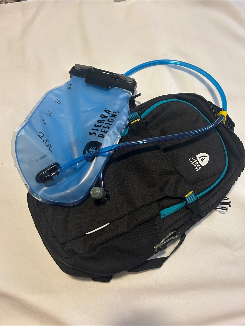 Sierra Designs Black Toiletry / Hydration Pack with Blue Reservoir